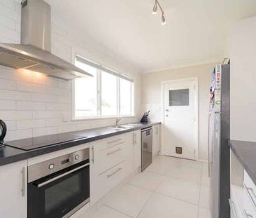 Three Bedroom House - West End - Photo 2