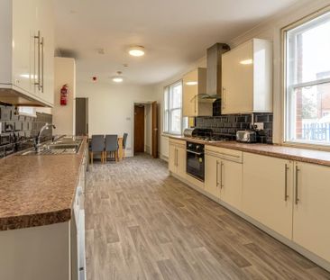 1 bedroom in a house share to rent - Photo 4