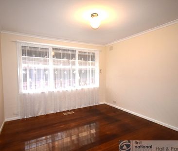 4 Bedroom house in a great location - Photo 2