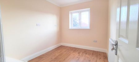 4 bedroom semi-detached house to rent - Photo 4