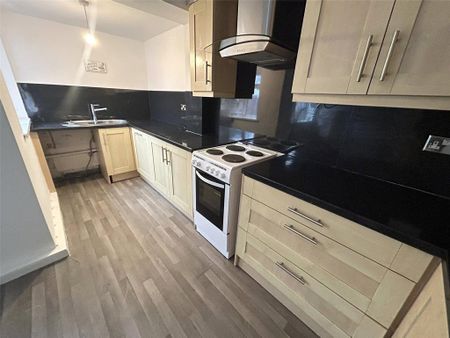 2 bedroom semi-detached house to rent - Photo 4