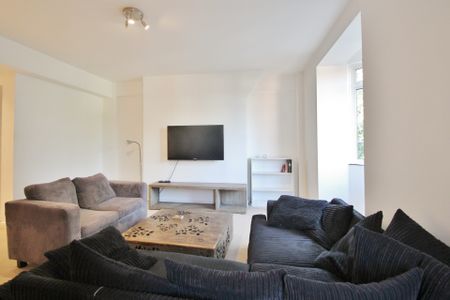 Latymer Court, Hammersmith Road, Hammersmith, London, W6 - Photo 2