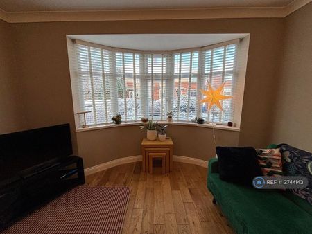 2 bedroom flat to rent - Photo 4