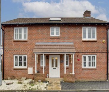 Wellesbourne Crescent, High Wycombe - Photo 4