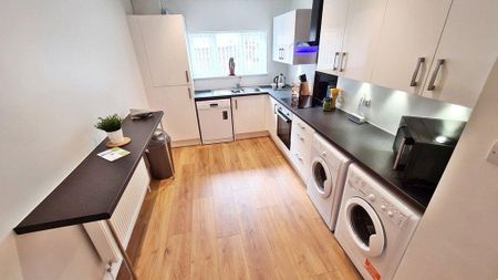 4 bedroom terraced house to rent - Photo 3