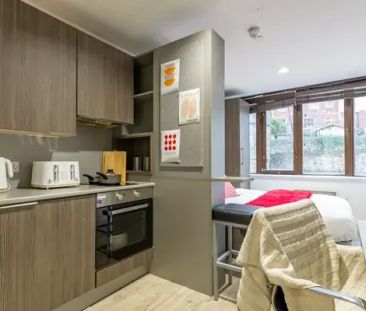 Classic 2 Bed Apartment - Photo 2