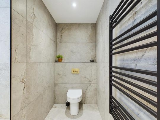 1 bedroom in a house share to rent - Photo 1