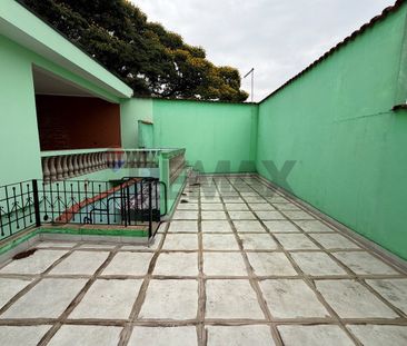 Casa Independente com Vaga de Garagem e Excelente Localização na Vi... - Photo 1