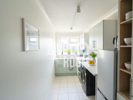 One Bedroom Flat, Newbroke Road, Gosport, PO13 9UJ - Photo 2