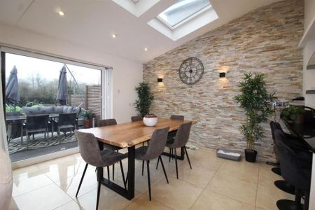 5 bedroom semi-detached house to rent - Photo 5