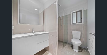 Brand-New Renovated Two-Bedroom Apartment with Private Courtyard - Photo 3