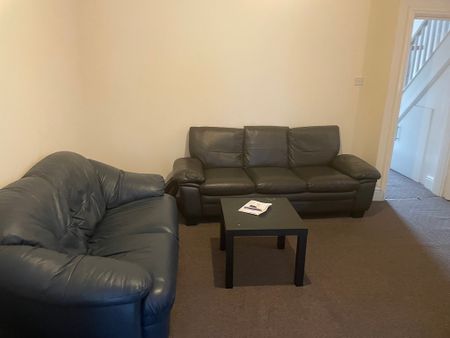 5 Bed Student Accommodation - Photo 4