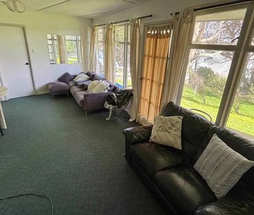 “Live Close to Everything Panmure Has to Offer” - Photo 1