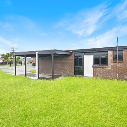 Perfect Location - Spacious, Low-Maintenance Living! - Photo 1