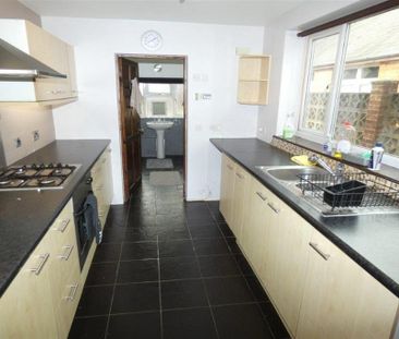 3 bedroom terraced house to rent - Photo 3