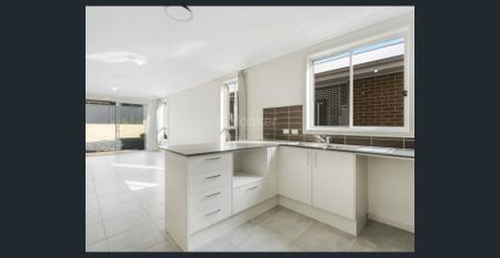 STYLISH FAMILY HOME - Photo 4