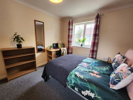 4 bedroom terraced house to rent - Photo 5