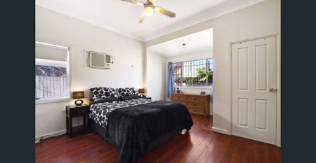 Charming 2 Bedroom Newtown Delight! - Photo 2