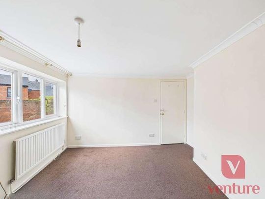 Silver Street, Newport Pagnell, MK16 - Photo 1