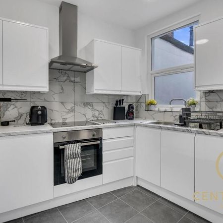 1 bedroom in a house share to rent - Photo 3