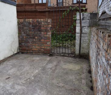 Modern Home with Large Social Lounge - Photo 3