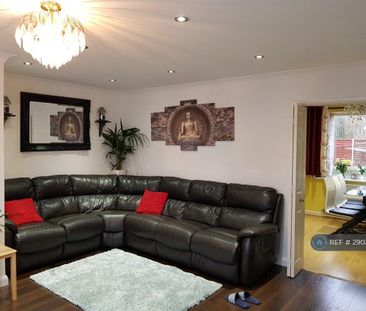 3 bedroom semi-detached house to rent - Photo 2