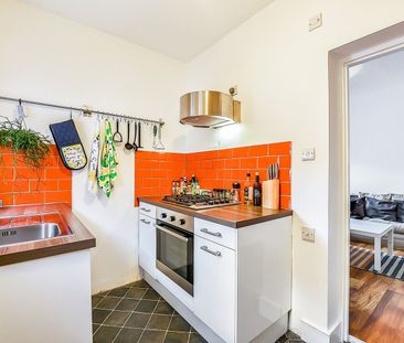2 Bed Flat, Franciscan Road, SW17 - Photo 2