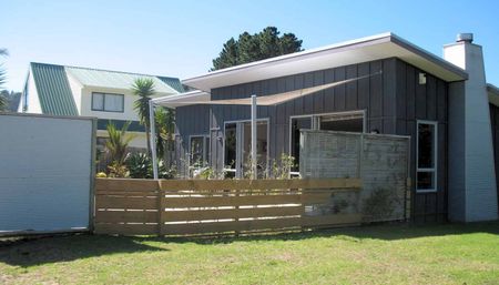 PURIRI PLACE - SUNNY AND SPACIOUS - Photo 4