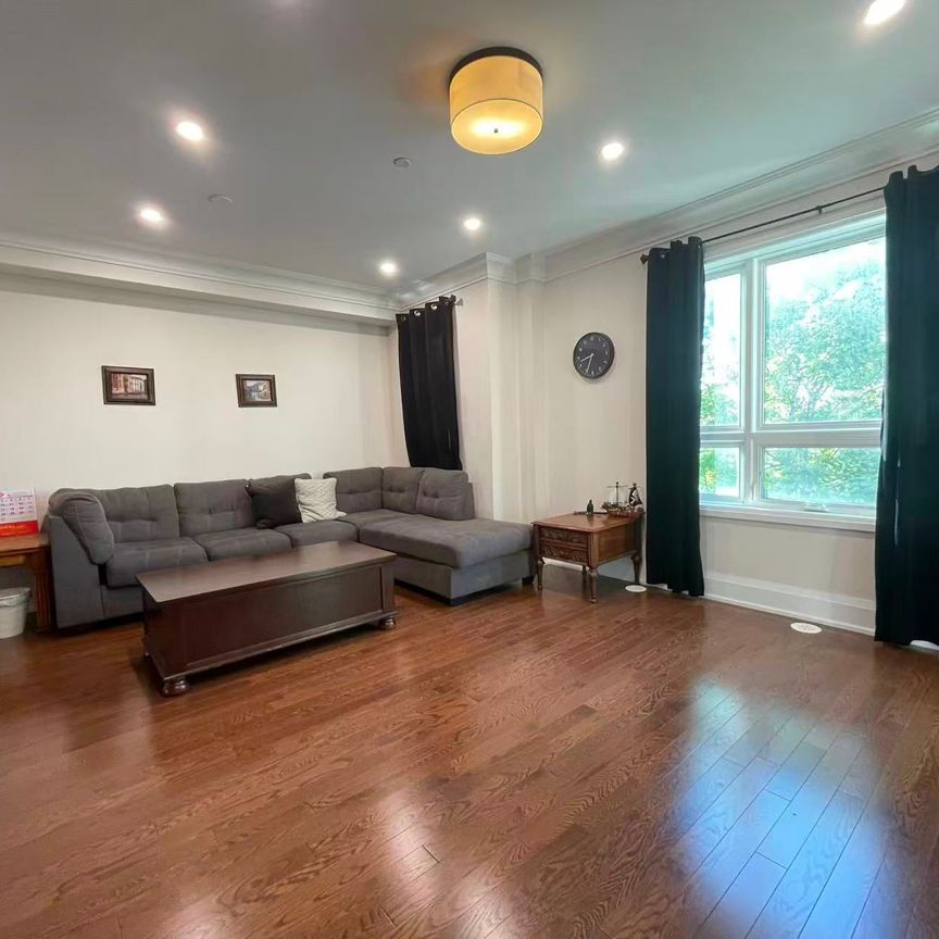 For Lease - 4016 Highway 7 Street Unit# Room D, Markham, Ontario - Photo 1