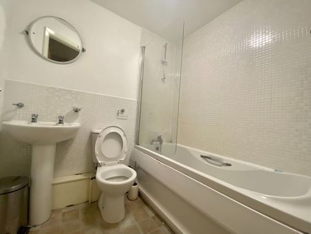 2 Bed Flat, Ladybarn Lane, M14 - Photo 2