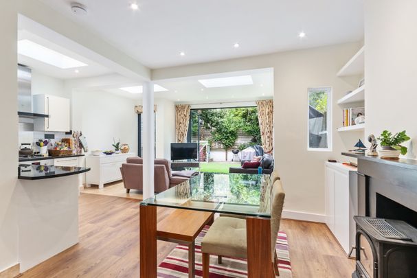 3 Bed Flat, Beauclerc Road, W6 - Photo 1