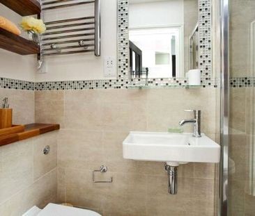 Sunbury Avenue, London, SW14 - Photo 5