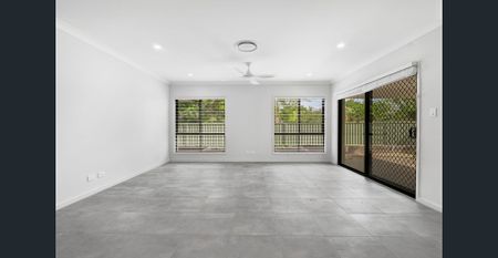 Immaculate Executive Home - Experience all the luxuries you could ever want or need - Photo 2