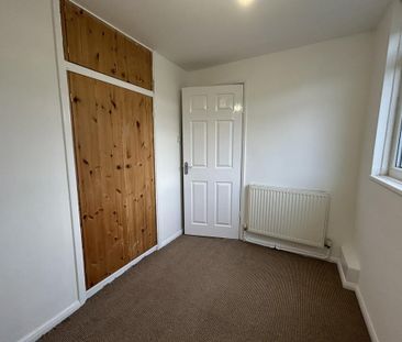 3 bedroom end of terrace house to rent - Photo 3