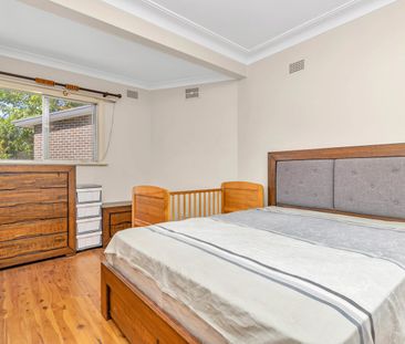 Self contained in-law or guest accommodation, great location! - Photo 4