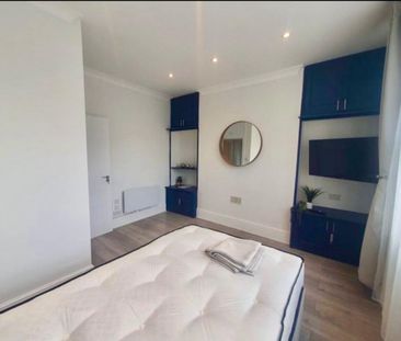 West Kensington, Talgarth Road, W14 9DB - Photo 1