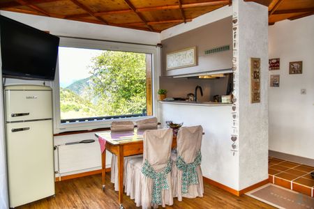 FOR RENT Charming furnished 2 ½-room apartment on the edge of a forest - Photo 4