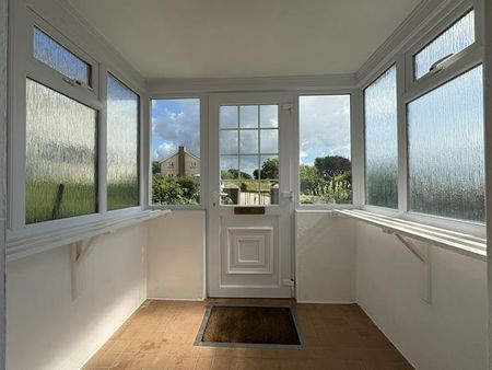 4 bedroom semi-detached house to rent - Photo 2
