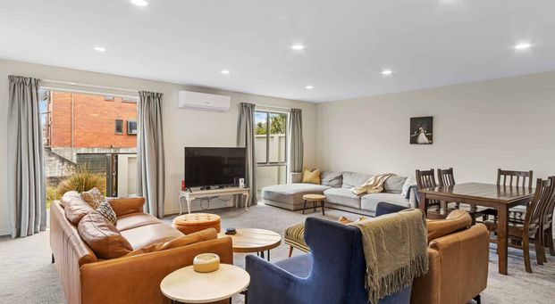 Spacious townhouse - Photo 1