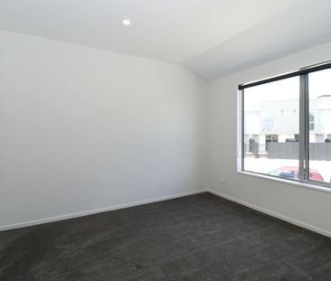 Up-Market 2 Story Unit - Photo 2