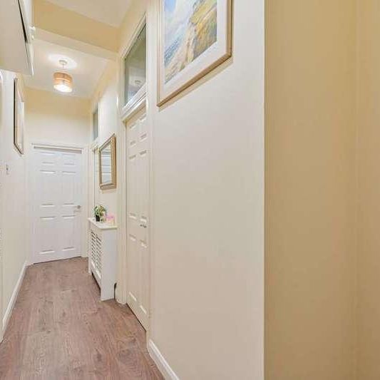 Foxgrove Road, Beckenham, BR3 - Photo 1