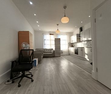 2 Bed Flat, Plashet Grove, E6 - Photo 1