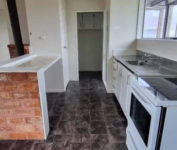 2 Bedrooms on Gonville Ave - Photo 3