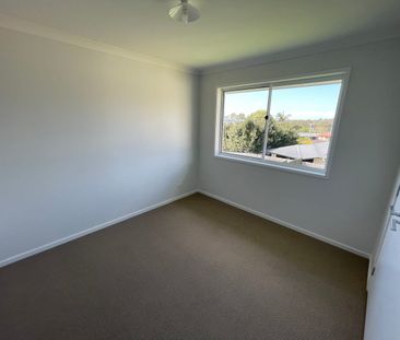 Modern Luxury Living in the Bayside – Spacious 4-Bedroom Family Home - Photo 1