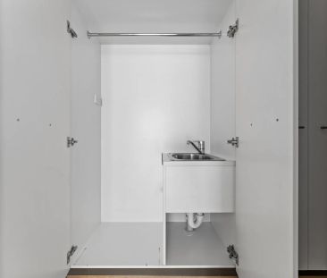 Studio Apartment in Iconic Building - Photo 4