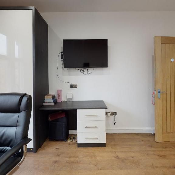 Studio to rent - Photo 1