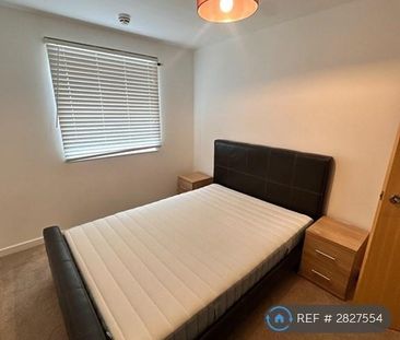 2 bedroom flat to rent - Photo 2