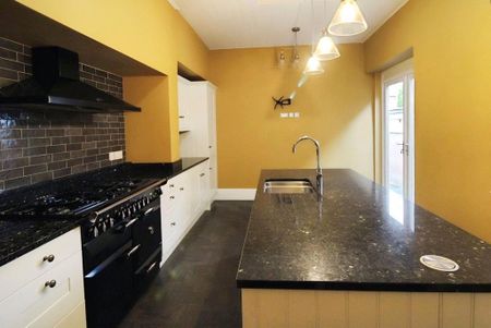 4 bedroom terraced house to rent - Photo 2