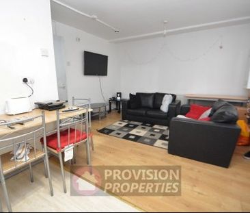 3 Bedroom Flat, Hyde Park, Leeds - Photo 6