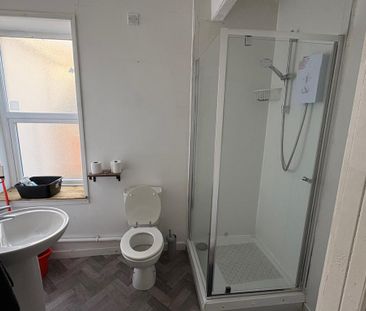 2 bedroom flat to rent - Photo 6